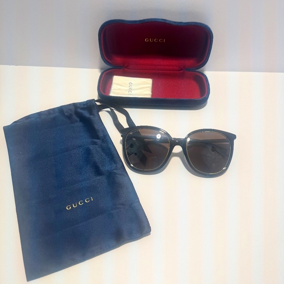 Gucci Women's Sunglasses~NWOT - Picture 1 of 6